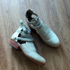 Uxibal Leather Booties Sage Green Braided Size 7